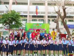 Chương trình Âm nhạc dân tộc đến với học sinh Trường THCS Trần Phú